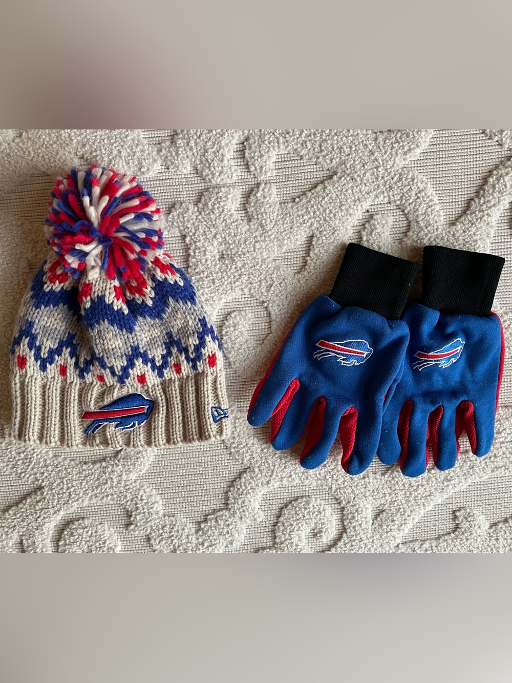 Buffalo Bills Beanie and Gloves Set